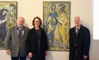 Vor dem Bild "Passion VIII. Er ist auferstanden." (v.l.n.r.): Pfarrer Justus Schwer, Ausstellungskuratorin Katja Widmann und Maler Wolfgang Spittler. Foto: Jürgen Bosenius