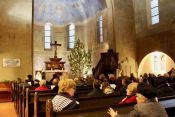 Die Festgemeinde kurz vor dem Gottesdienst. Foto: Jürgen Bosenius