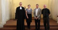 (V.l.n.r.:) Oberkonsistorialrat Peter Altmannsperger, ARU-Leiterin Simone Kesten, Oberkonsistorialrat Dr. Friedhelm Kraft, Superintendent Hans-Georg Furian am 4. Juni 2019 in der Dorfkirche Alt-Marzahn. Foto: Jürgen Bosenius / kklios.de
