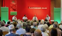 „Lichtenberger Dialog“ am 29. Mai 2018 mit (v.l.n.r.) Thüringens Ministerpräsident Bodo Ramelow, Konsistorialpräsident Jörg Antoine, Superintendent Hans-Georg Furian und Moderator Hans Dieter Heimendahl. Foto: Jürgen Bosenius / KKLIOS