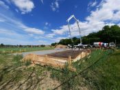 Hier tut sich was! Die neue Kita auf dem Butenfeld in Fredersdorf-Vogelsdorf nimmt Gestalt an – Richtfest am 27. September 2024. Foto: Alexander Bellmann