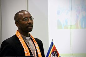 Pfarrer Zwanini Shabalala aus unserem Partnerkirchenkreis in Swasiland stellte unter dem Titel „How the Reformation Empowered the Lutheran Church in Swaziland“ auf dem Messegelände die Situation in seinem Heimatland dar. Foto: Jürgen Bosenius