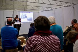 Pfarrer Zwanini Shabalala aus unserem Partnerkirchenkreis in Swasiland stellte unter dem Titel „How the Reformation Empowered the Lutheran Church in Swaziland“ auf dem Messegelände die Situation in seinem Heimatland dar. Foto: Jürgen Bosenius