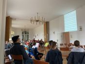 „Cool – wir haben total viel gelernt!“ Workshop mit 20 Jungbläserinnen und Jungbläsern unter Leitung von Jürgen Hahn im Gemeindezentrum Berlin-Biesdorf. Foto: Jürgen Bosenius