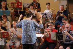 Probenwochenende in der Karlshorster "Kirche zur Frohen Botschaft" unter Leitung von Angie Hunter mit Bläserinnen und Bläsern aus den Kirchenkreisen Lichtenberg-Oberspree und Nord-Ost. Foto: Jürgen Bosenius / KKLIOS