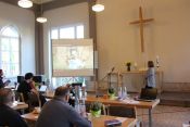Pfarrerin Beatrix Spreng aus der Kirchengemeinde Joachimsthal (Kirchenkreis Barnim) präsentierte ihr Projekt BAFF: Bands auf festen Füßen. Foto: Jürgen Bosenius / kklios.de 