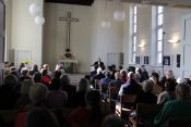 Evangelische Kirchengemeinde Schöneiche: Herzlich willkommen Pfarrerin Steffi Jawer! Foto: Jürgen Bosenius