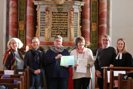 Kirchengemeinde Mühlenfließ mit dem Siegel „Faire Gemeinde“ ausgezeichnet. Foto: Marcel Hirschmann