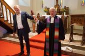 Amtseinführung von Pfarrer Sven Täuber mit (links) Pfarrer Rainer Berkholz, Mühlenfließ. Foto: Raack