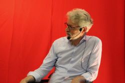 Moderator Dr. Hans Dieter Heimendahl, Leiter der Hauptabteilung Kultur des Deutschlandradios Kultur, Berlin. Foto: Jürgen Bosenius / KKLIOS