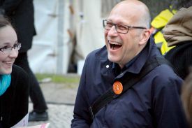 Abend der Begegnung - Superintendent Michael Raddatz aus Tempelhof-Schöneberg schien die Doppelmoderation auf der "Insel der Begegnung" mit Hans-Georg Furian gefallen zu haben. Foto: Jürgen Bosenius