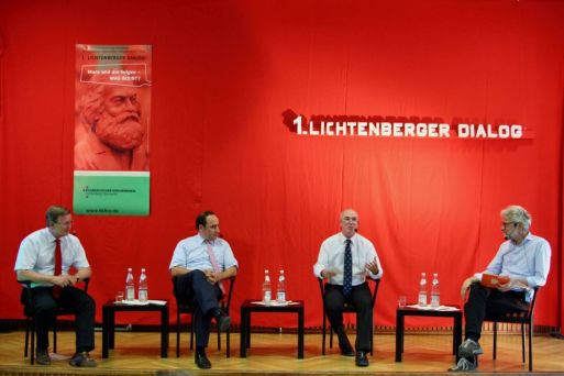 „Lichtenberger Dialog“ am 29. Mai 2018 mit (v.l.n.r.) Thüringens Ministerpräsident Bodo Ramelow, Konsistorialpräsident Jörg Antoine, Superintendent Hans-Georg Furian und Moderator Hans Dieter Heimendahl. Foto: Jürgen Bosenius / KKLIOS