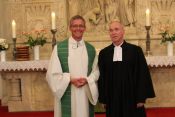 Alexander Höner zusammen mit Superintendent Hans-Georg Furian nach dem Abschiedsgottesdienst am 3. September 2017 in Friedrichshagen. Foto: Jürgen Bosenius / kklios