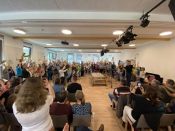 Ganz schön was los beim Bläser*innen-Lehrgang des Posaunendienstes unserer Landeskirche in Hirschluch! Foto: Jürgen Bosenius / ekbso.de