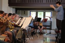 Probenwochenende in der Karlshorster "Kirche zur Frohen Botschaft" unter Leitung von Angie Hunter mit Bläserinnen und Bläsern aus den Kirchenkreisen Lichtenberg-Oberspree und Nord-Ost. Foto: Jürgen Bosenius / KKLIOS