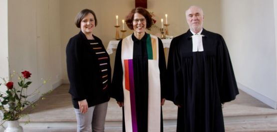 Evangelische Kirchengemeinde Schöneiche: Herzlich willkommen Pfarrerin Steffi Jawer! Foto: Jürgen Bosenius