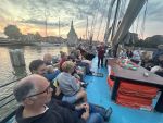 Wir legen ab, nichts hält uns im Hafen – Familien- und Jugendsegelfreizeit 2025 des Kirchenkreises Berlin Süd Ost. Foto: Andreas Hirth