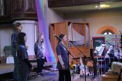 „Und Dein Soulfood?“ – Konfi-Nacht des Kirchenkreises in der Kirche „Zum Vaterhaus“ in Baumschulenweg. Foto: Jürgen Bosenius