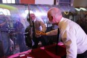 „Und Dein Soulfood?“ – Konfi-Nacht des Kirchenkreises in der Kirche „Zum Vaterhaus“ in Baumschulenweg. Foto: Jürgen Bosenius
