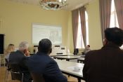 Rundgang durch das Haus: Generalsekretär der Ev.-Lutherischen Gossner Kirche in Indien Iswar Datt Kandulna besucht Evangelisches Krankenhaus Königin Elisabeth Herzberge (KEH) in Berlin-Lichtenberg