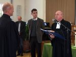 Einführung von Kreispfarrer Hartmut Scheel durch Superintendent Hans-Georg Furian und die Mitglieder des Kreiskirchenrates. Foto: kklios