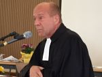 Kreispfarrer Hartmut Scheel hält nach seiner Einführung die Andacht. Foto: kklios