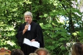 Ging in seiner Predigt auf das Campthema Freundschaft ein: Pfarrer Matthias Scheufele. Foto: kklios