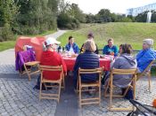 Herzlichen Glückwunsch zum Geburtstag: Das "Café auf Rädern" der Ev. Kirchengemeinde Berlin-Hellersdorf ist acht Jahre alt! Foto: Barbara Jungnickel