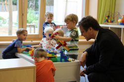 Im Dialog II. Foto: Evangelischer Kirchenkreis Lichtenberg-Oberspree / Jürgen Bosenius