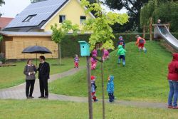 Auf dem Außengelände. Foto: Evangelischer Kirchenkreis Lichtenberg-Oberspree / Jürgen Bosenius