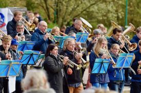 Kirchenkreisfest am Reformationstag 2017 im FEZ-Berlin: Der Kreisposaunenchor spielt vor der Bühne des Kirchenkreises auf dem Vorplatz des FEZ-Berlin. Foto: Uwe Baumann / kklios