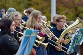 Kirchenkreisfest am Reformationstag 2017 im FEZ-Berlin: Der Kreisposaunenchor spielt vor der Bühne des Kirchenkreises auf dem Vorplatz des FEZ-Berlin. Foto: Uwe Baumann / kklios