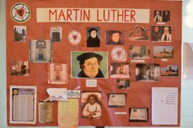 Kirchenkreisfest am Reformationstag 2017 im FEZ-Berlin: Luther als Bildercollage - der Beitrag des Mahlsdorfer Kindergartens für die Kita-Ausstellung im Rahmen des Kirchenkreisfestes im FEZ-Berlin. Foto: Uwe Baumann / kklios