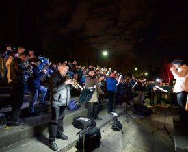 Kirchenkreisfest am Reformationstag 2017 im FEZ-Berlin: Der Kreisposaunenchor spielt kurz vor dem Abschlussfeuerwerk. Foto: Uwe Baumann / kklios