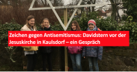 (V.l.n.r.:) Luise, Johanna, Sarah und Lotta haben sich in der Christenlehre intensiv mit Ausgrenzung beschäftigt, ein Zeichen gegen Antisemitismus gesetzt und einen Davidstern vor der Jesuskirche in Kaulsdorf aufgestellt. Foto: Simona Behrendt