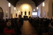 "Licht an!" gestartet! 250 Gäste besuchen den Eröffnungsgottesdienst in Berlin-Biesdorf. Foto: Jürgen Bosenius