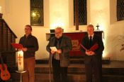 Kreisjugendreferent Sebastian Sievers, Pfarrer Justus Schwer und Superintendent Hans-Georg Furian führen durch den Gottesdienst. Foto: Jürgen Bosenius