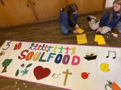 „Und Dein Soulfood?“ – Konfi-Nacht des Kirchenkreises in der Kirche „Zum Vaterhaus“ in Baumschulenweg. Foto: Mandy Endter
