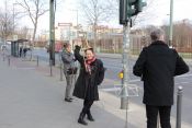 Auf dem Weg zur Friedensandacht vor der „Kapelle der Versöhnung“ an der Bernauer Str. mit den Bläserbeauftragten Jürgen Hahn und Michael Knake. Foto: Jürgen Bosenius / kklios.de