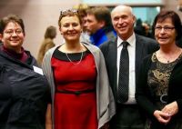 Gruppenbild mit Damen (v.l.n.r.): Beate Sommerfeldt (KK Lichtenberg-Oberspree), Ulrike Trautwein, Hans-Georg Furian, Sabine Barchewitz (KK Lichtenberg-Oberspree). Foto: Juliane Kaelberlah