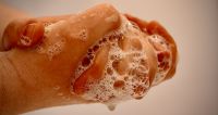 Mit einer gründlichen Hand-Hygiene fängt der Viren-Schutz an. Foto: kklios.de