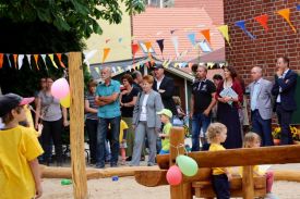 Eröffnung des neuen Spielplatzes des Evangelischen Dorfkindergartens in Berlin-Marzahn. Foto: kklios