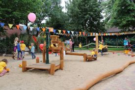 Eröffnung des neuen Spielplatzes des Evangelischen Dorfkindergartens in Berlin-Marzahn. Foto: kklios