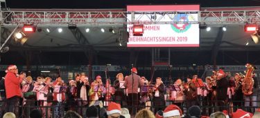 Der Posaunenchor im Stadion An der Alten Försterei in Berlin-Köpenick unter Leitung von Kreisposanunenwart Martin Leue. Foto: Jürgen Bosenius / kklios.de