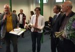 (V.l.n.r.) Ernst-Martin Günther bedankt sich für den Integrationssonderpreis bei Bezirksbürgermeisterin Birgit Monteiro und dem Regierenden Bürgermeister von Berlin, Michael Müller. Pfarrer Edgar Dusdal freut sich über den Preis. Foto: kklios