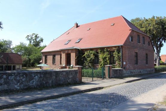 Freizeitheim "Pfarrhaus Wanzka" am Wanzkaer See im Sommer 2018. Foto: Jürgen Bosenius / kklios.de