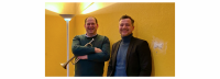 Pfarrer Dr. Sebastian Fuhrmann (rechts) freut sich, dass Jens Jouvenal die Arbeit von Michael Knake bei der Jungbläser*innenausbildung im Kirchenkreis am Standort Lichtenberg nahtlos fortsetzt. Foto: Jürgen Bosenius