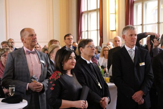 Zu den Gästen des KEH-Neujahrsempfangs am 10. Januar 2018 gehörten auch Dilek Kolat (SPD), Senatorin für Gesundheit, Pflege und Gleichstellung, und der ev. Landesbischof Markus Dröge (Mitte). Foto: Jürgen Bosenius / kklios