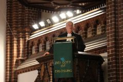 Superintendent Hans-Georg Furian predigt am 17. September 2017 in der Eröserkirche in Berlin-Lichtenberg. Foto: Jürgen Bosenius / kklios