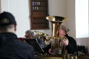 Begeistert Publikum in der Biesdorfer Gnadenkirche – der Vormittags-Posaunenchor des Ev. Kirchenkreises Berlin Süd-Ost unter Leitung von Martin Schubert und Jürgen Hahn. Foto: Jürgen Bosenius